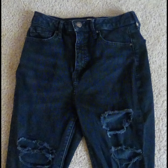 Forever 21-High Waisted-Black Ripped Jeans - Picture 2 of 6